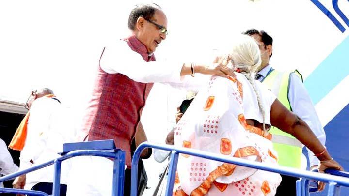 बुजुर्गों को विमान से तीर्थ-यात्रा कराने का मेरा सपना हुआ साकार : मुख्यमंत्री श्री चौहान